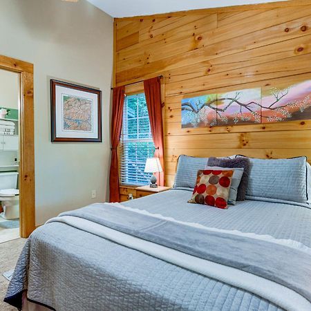 Serene Maggie Valley Retreat With Deck And Hot Tub! Екстериор снимка
