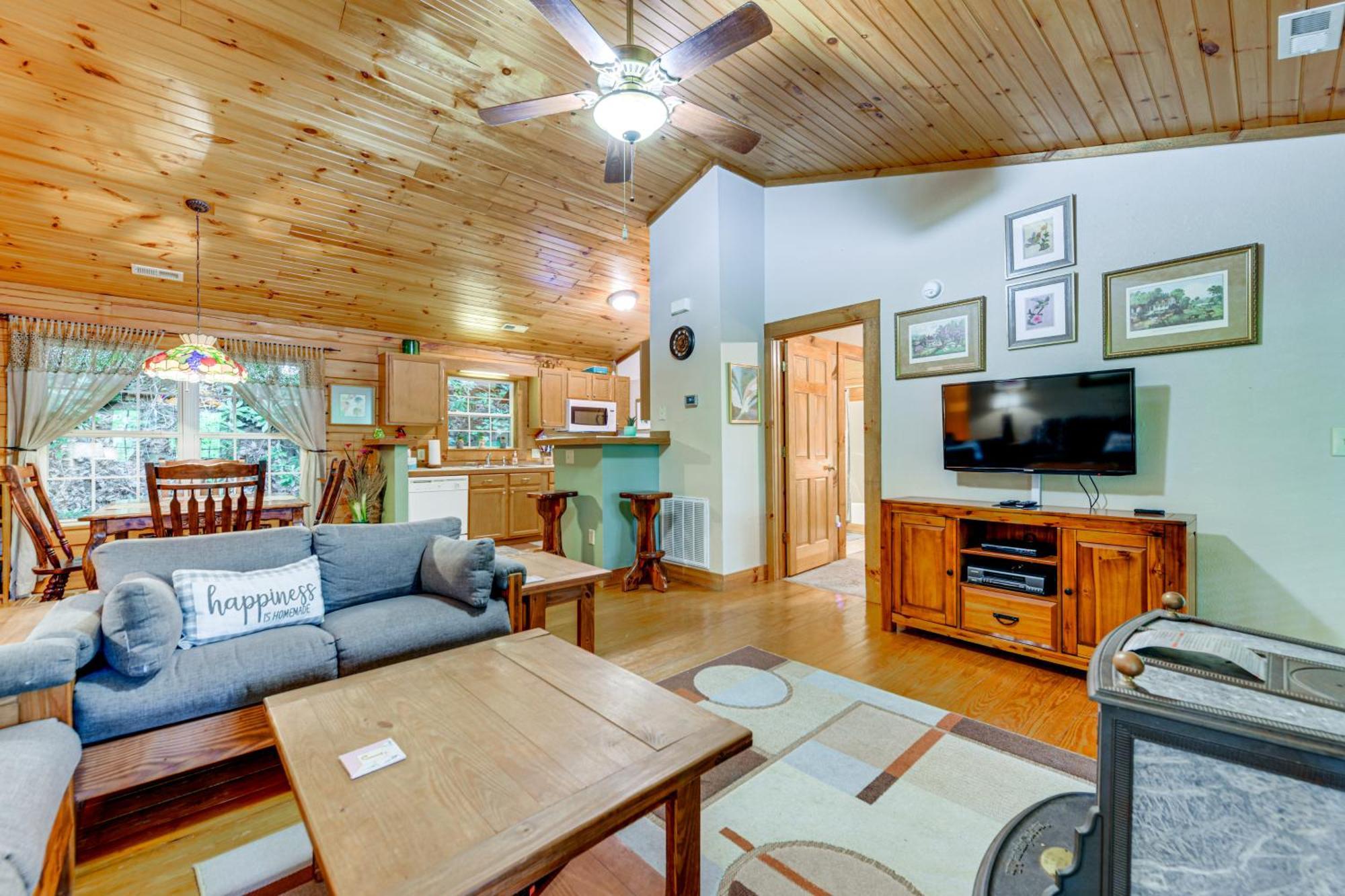 Serene Maggie Valley Retreat With Deck And Hot Tub! Екстериор снимка