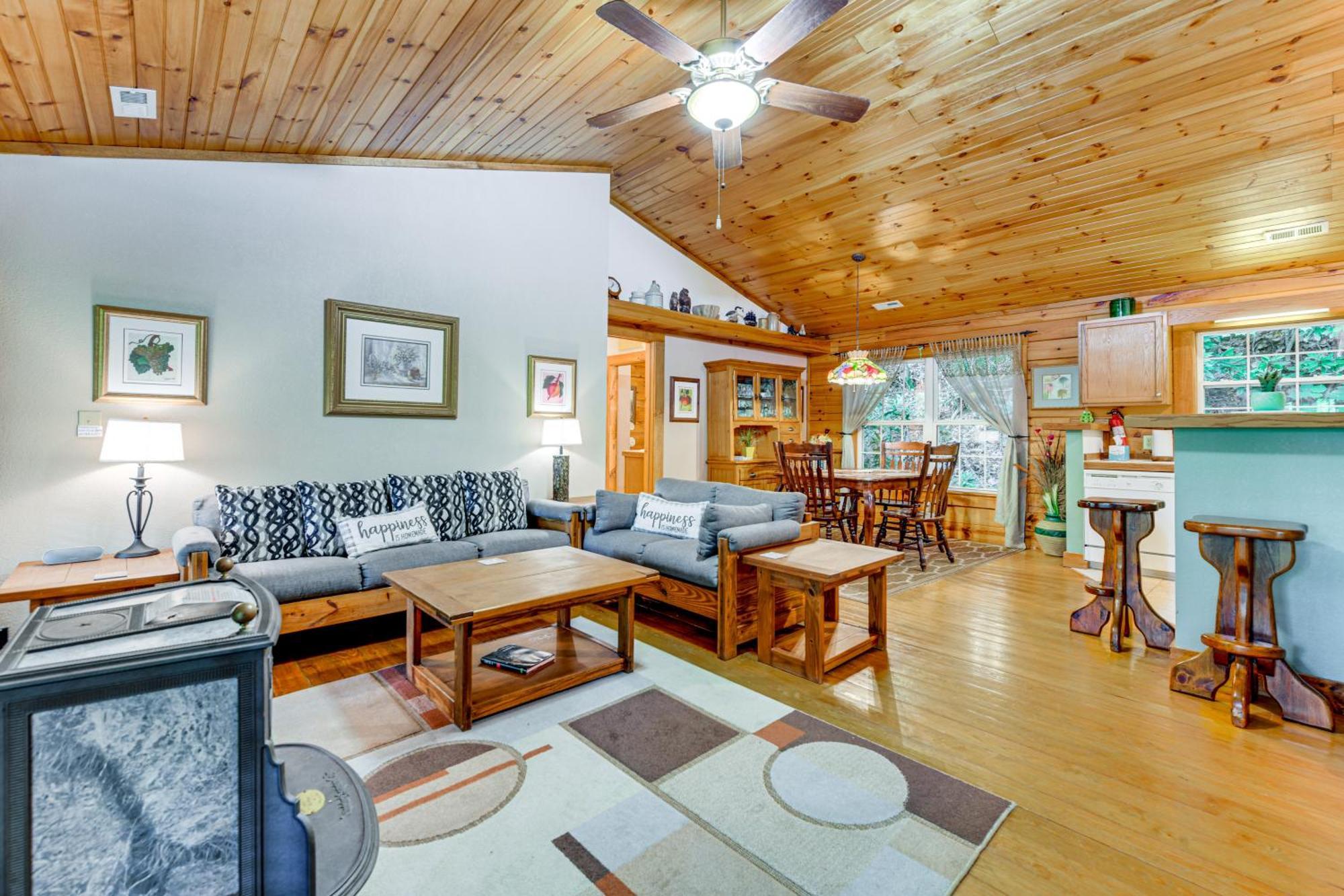 Serene Maggie Valley Retreat With Deck And Hot Tub! Екстериор снимка
