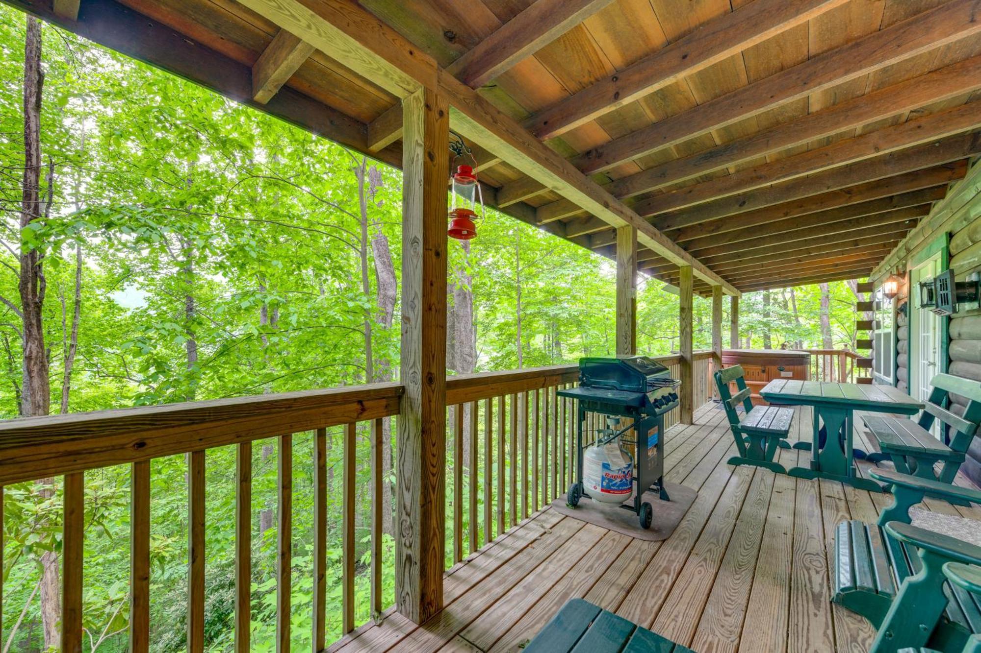 Serene Maggie Valley Retreat With Deck And Hot Tub! Екстериор снимка