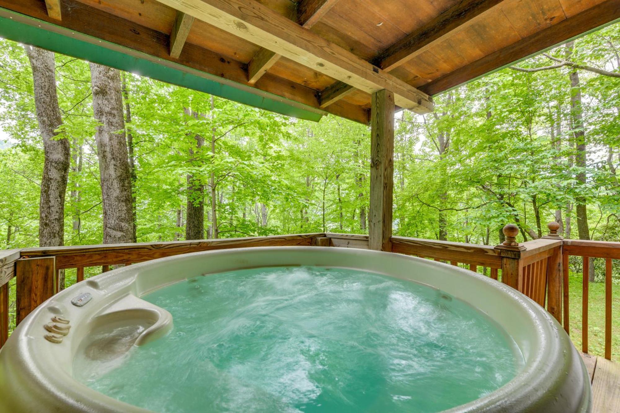 Serene Maggie Valley Retreat With Deck And Hot Tub! Екстериор снимка