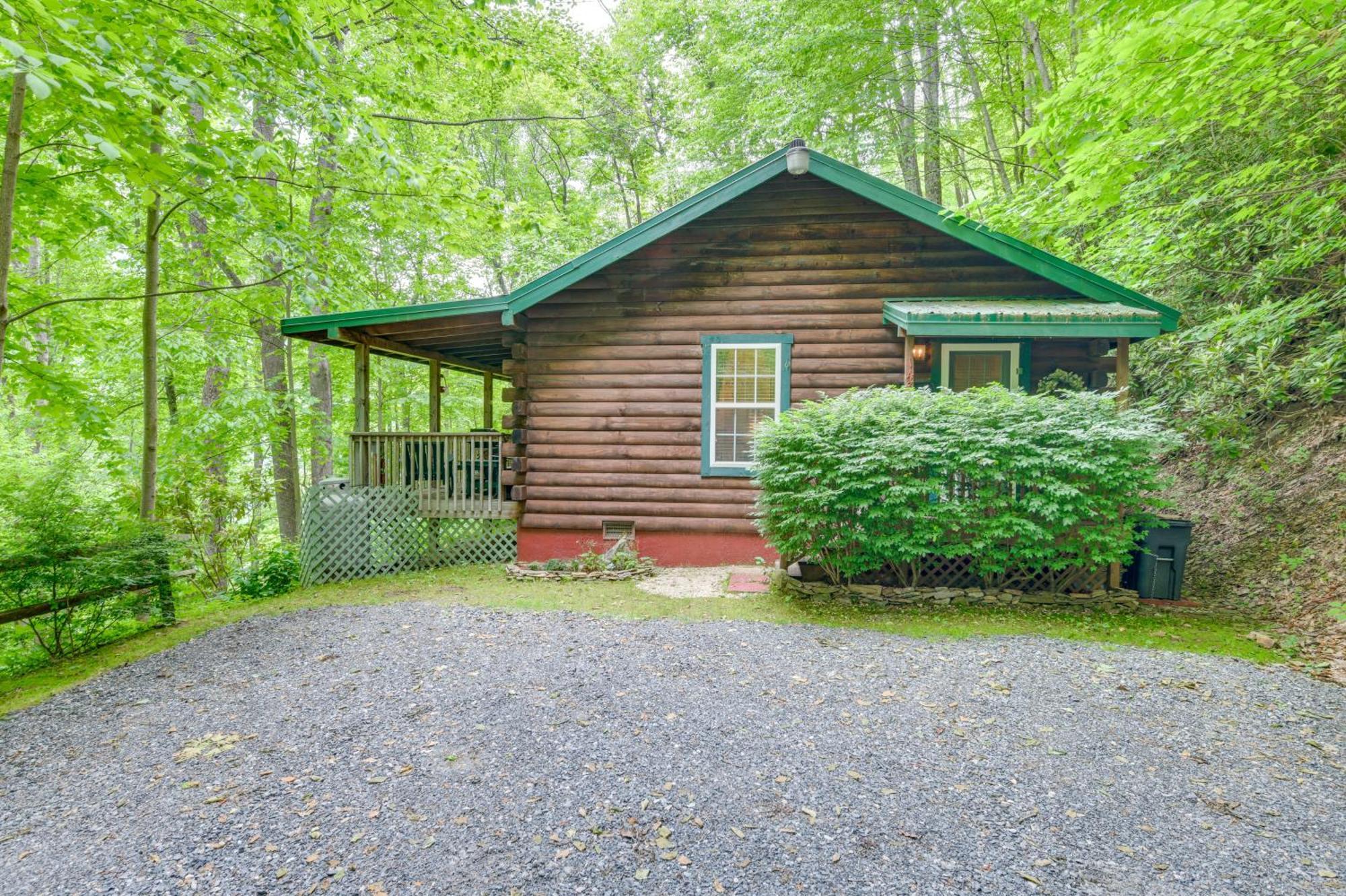 Serene Maggie Valley Retreat With Deck And Hot Tub! Екстериор снимка