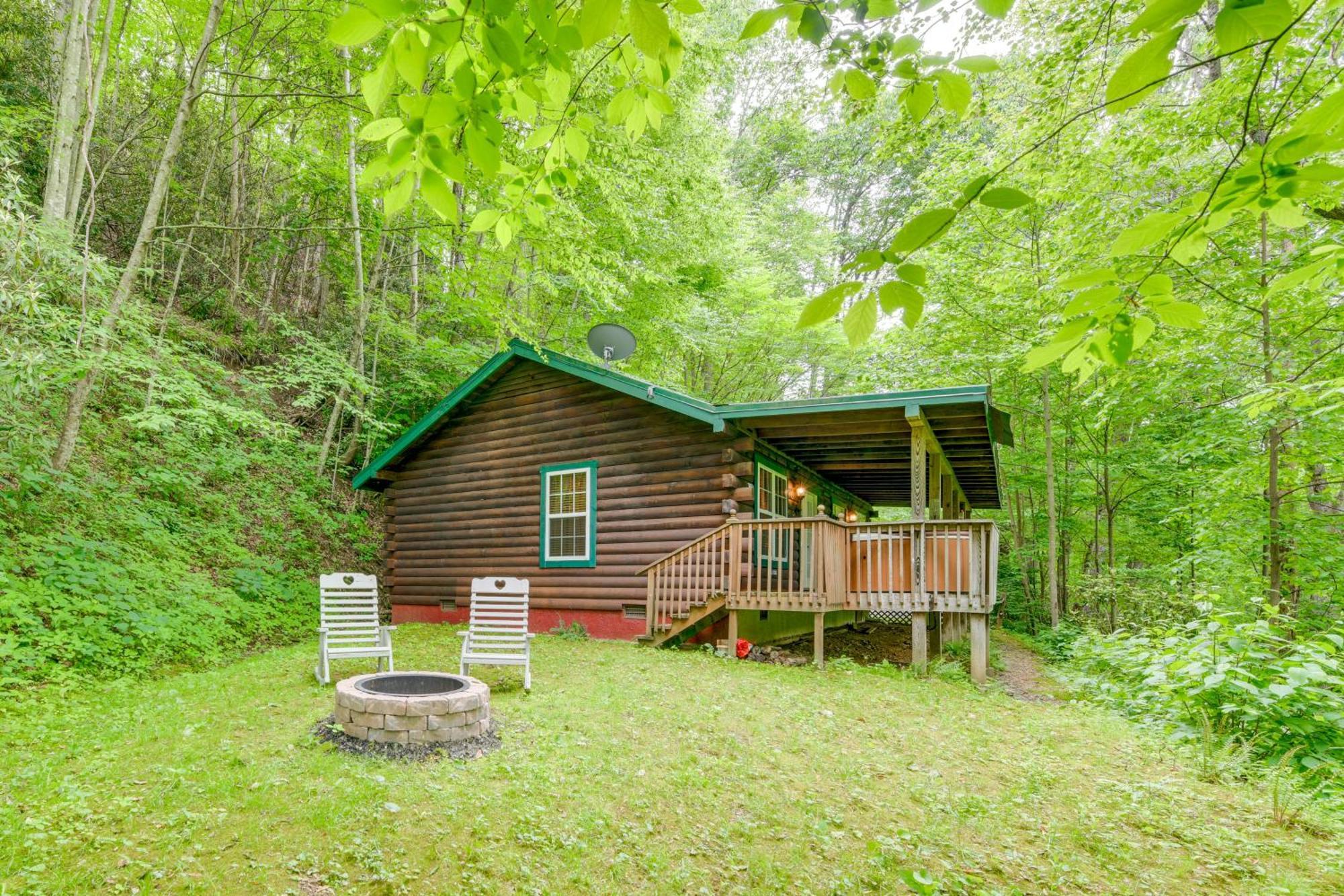 Serene Maggie Valley Retreat With Deck And Hot Tub! Екстериор снимка